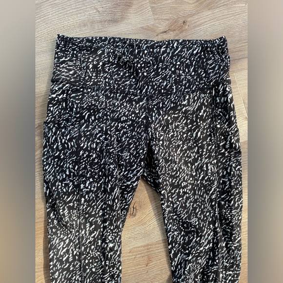 Lululemon Fast and Free High Rise Crop 23" in Speckle Trail Black Multi Size 10 - Picture 8 of 13
